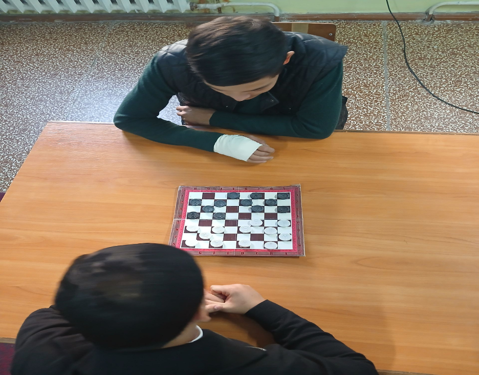 Gurlan tuman 2-son texnikumida Besh tashabbus musobaqasi doirasida shaxmat-shashka bo`yicha musobaqa o`tkazildi.